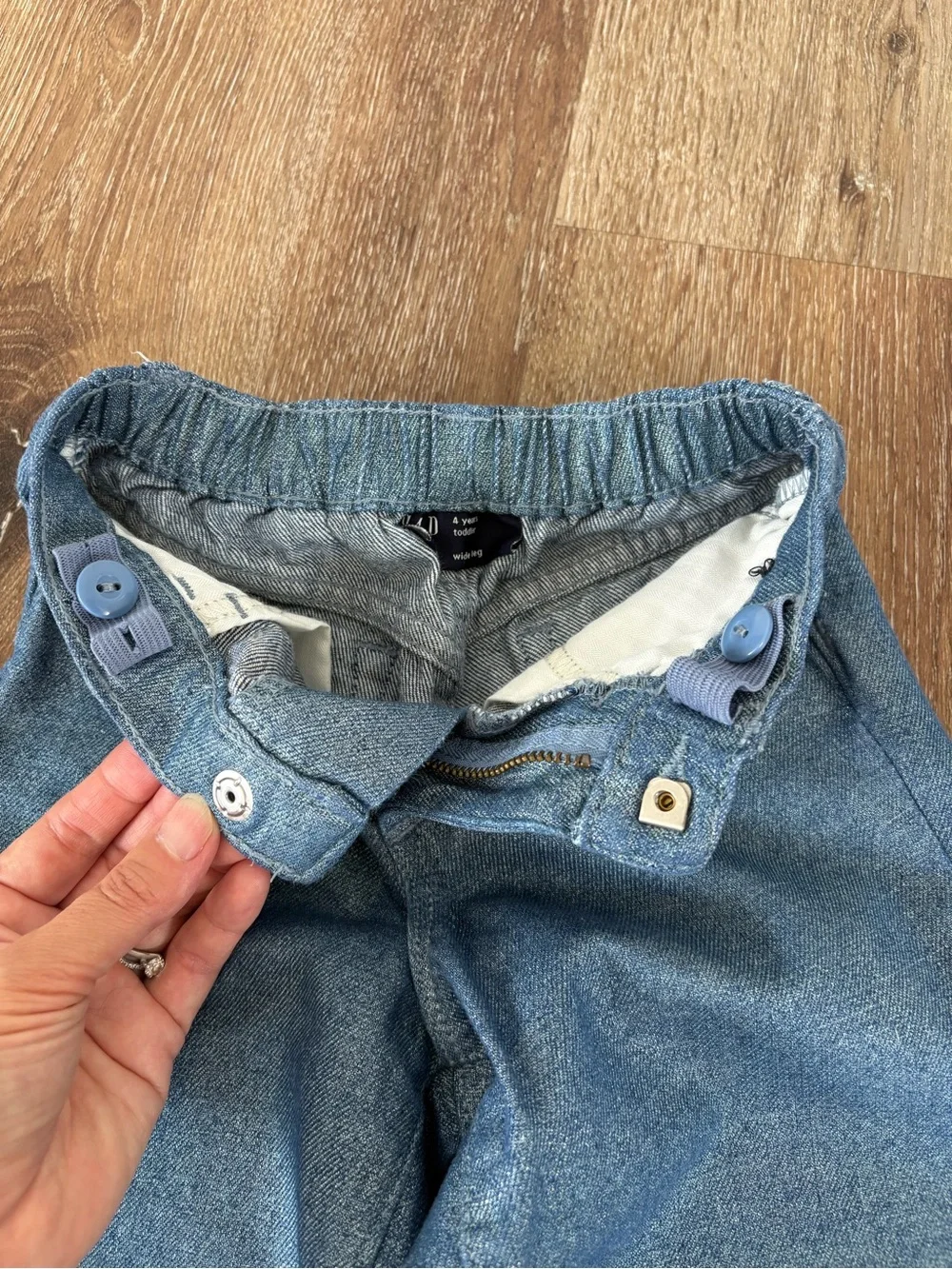 GAP Kids Shimmer Denim Wide-Leg Pants in Medium Blue Size: 4T/ Festive, Casual